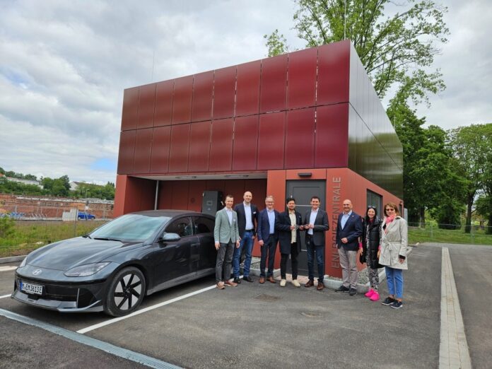 Einweihung_Energiezentrale_Schlüsselübergabe_260 512