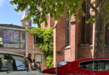 Oldtimer und historische Fahrzeuge in der Innenstadt