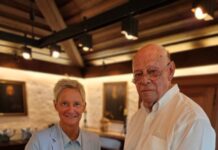 Dieter Burghaus erhält das Älteste Siegel der Stadt