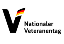 Veteranentag: Stadt hisst Aktionsflagge am Rathausvorplatz