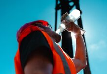 IG BAU: „WSS – auf Wasser, Sonnencreme und Schatten kommt es an“