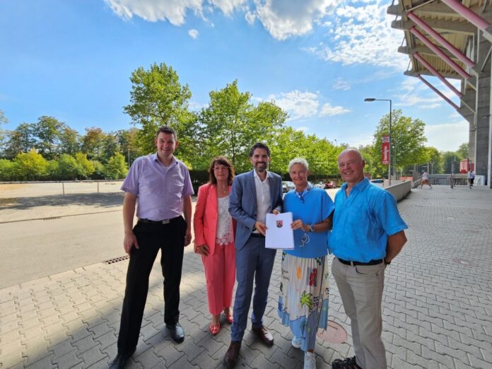 Förderbescheidübergabe_Betzenberg_260803