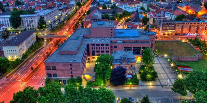 Hintergrundfoto_pfalztheater bei Nacht_kl