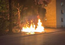 Abfallcontainer in Brand gesetzt – Polizei sucht Zeugen